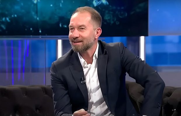 Imagine Stire După ce a renunțat la muzică și a devenit pilot de avion, Mihai Sturzu anunță un nou proiect: „Nu există în lume pasageri mai fericiți decât copiii care zboară” | 2review.ro