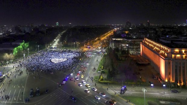 Cristian Tudor Popescu, după ce a văzut câți oameni au venit la mitingul EuRo Manifest din Piaţa Victoriei: „Mi-am luat medicamentele”