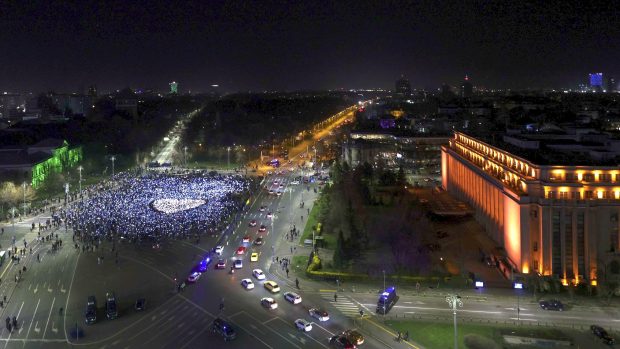 Coregrafie ca pe stadioane la mitingul EuRo Manifest, în Piața Victoriei din București