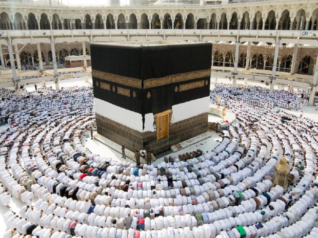  Rolul și Importanța sa pentru Comunitatea Musulmană Globală. Descoperă Originile, Tradițiile și Relevanța Celor Două Mari Sărbători Eid-ul-Fitr și Eid-ul-Adha în Culturile Musulmane.