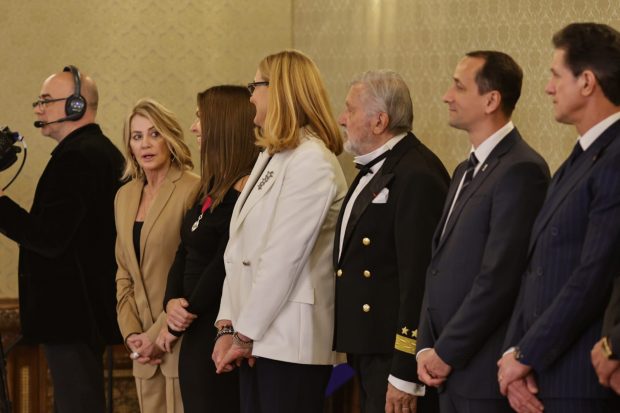 Cum s-au îmbrăcat Simona Halep și Nadia Comăneci la ceremonia de decorare a lui Gică Hagi. Cele două sportive au stârnit admirația tuturor