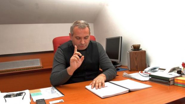 Tensiuni în redacţia Radio Iaşi. Jurnaliștii i-au cerut demisia redactorului-șef după o postare pro Călin Georgescu pe Facebook. Precizările SRR