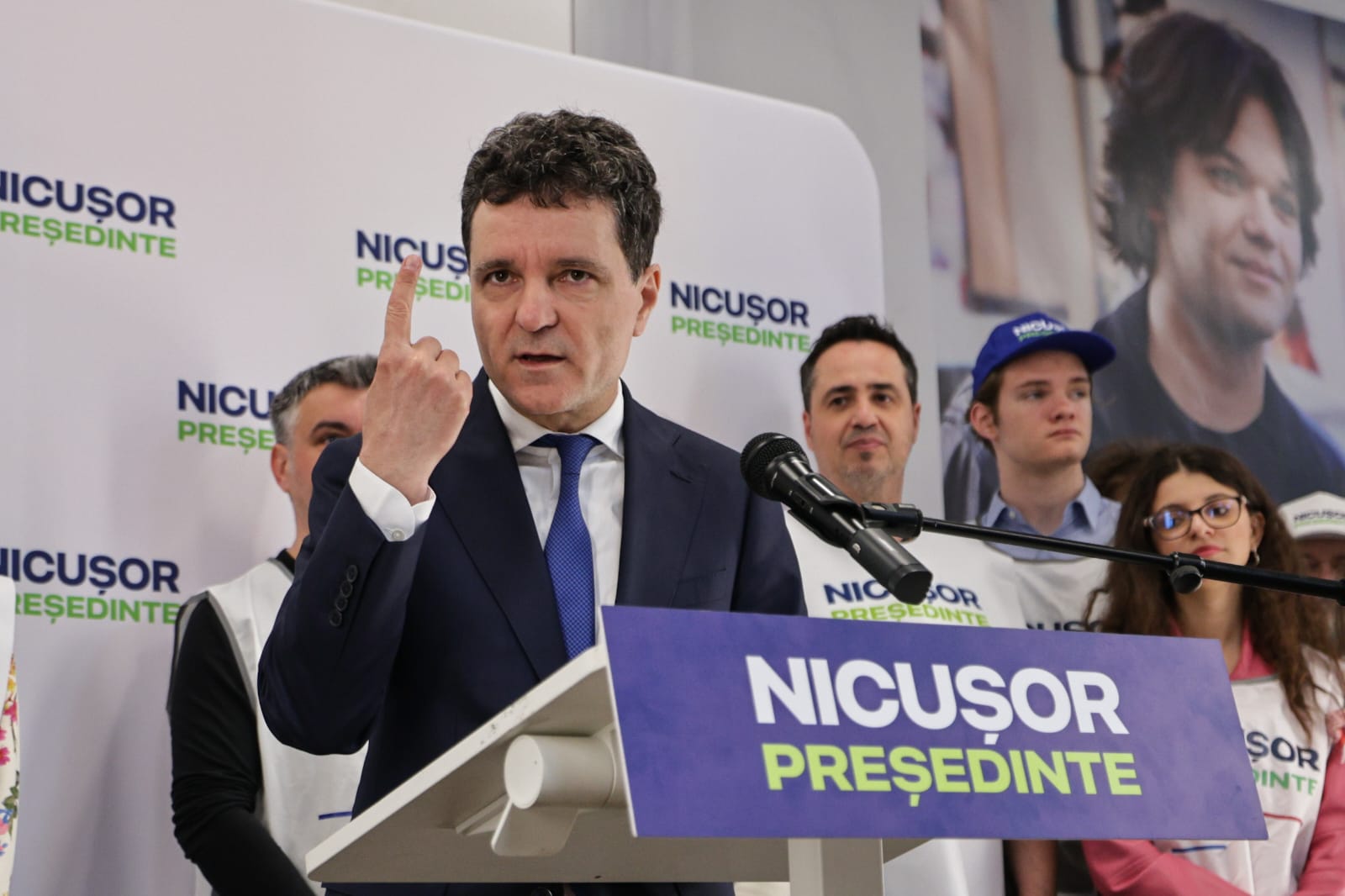 Sondaj Verifield la comanda lui Nicușor Dan. George Simion rămâne favorit, surpriză uriașă pe locul 2