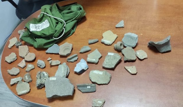 O femeie din Iași vindea în talcioc vestigii arheologice din perioada dacică la 5 lei bucata