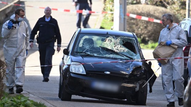 O mașină a intrat în mulțime la Mannheim, în Germania. Două persoane au murit și zece au fost rănite. Suspectul s-a împușcat în gură și este în spital