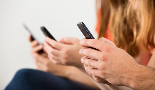 Ce este postul digital. Un preot avertizează asupra dependenței de internet: „Bunul Dumnezeu ne vrea liberi”
