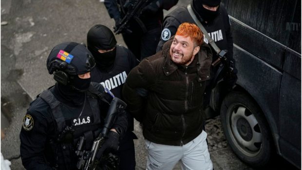 Mohamed Amra, criminalul prins în România, a fost dus cu elicopterul la Paris: de ce a fost prea riscantă folosirea unui convoi de poliție