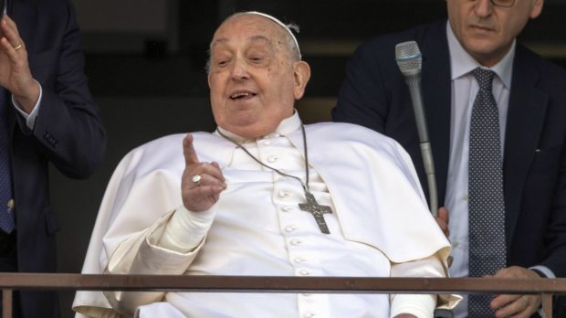 Schimbare majoră a stării de sănătate a Papei Francisc. Medicii: „Este surprinzător”