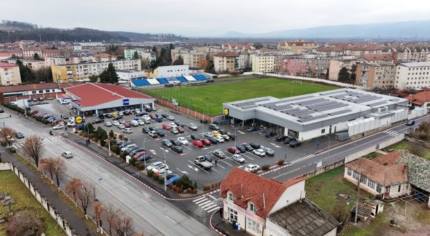 Câți bani cheltuiesc românii când merg la cumpărături în mall sau în parcurile de retail: „Comportamentul de consum a devenit mai selectiv” | EXCLUSIV