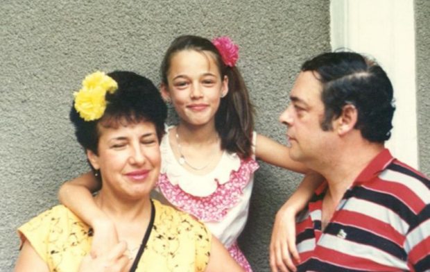 Imagini rare cu mama Andreei Raicu, care are 85 de ani și „probleme la genunchi și coloană și uneori se mișcă greu”. Dezvăluiri și despre tatăl ei