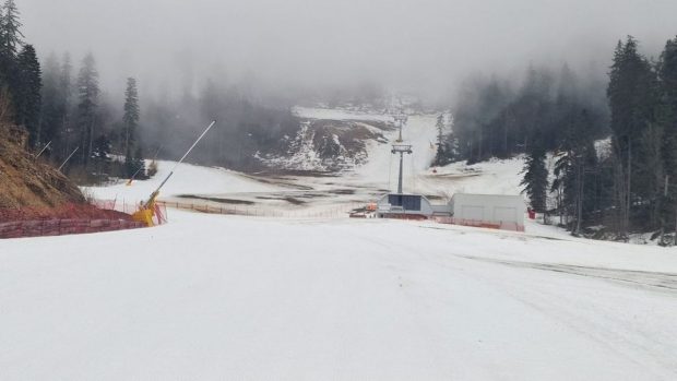 Schi în Poiana Brașov. Lista pârtiilor închise din cauza ploii și a temperaturilor ridicate