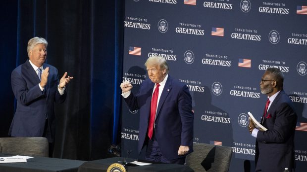 Fost consilier al lui Donald Trump, inculpat de abuz sexual asupra unei fetițe de 12 ani. Bărbatul a fost pastor și a fondat și o biserică în Texas