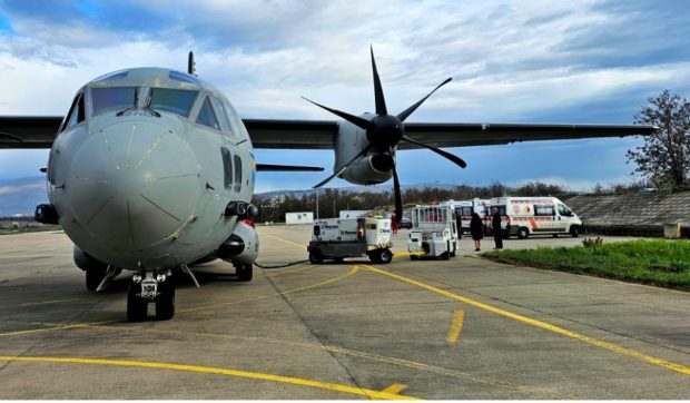 Patru victime din incendiul din Macedonia de Nord au fost transportate în Lituania cu o aeronavă a Forțelor Aeriene Române 