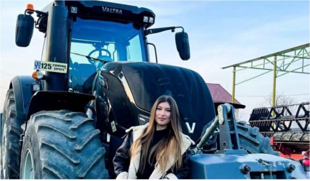O tânără din Șipote, Iași, administrează o fermă la 20 de ani: „Mă identific total și pot afirma că nu este doar un loc de muncă”