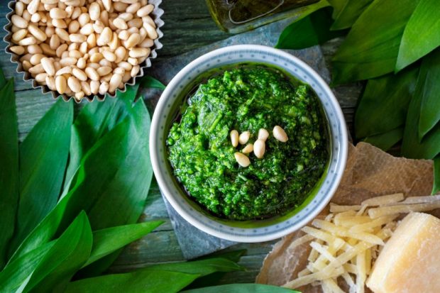 Cum faci pesto de leurdă – reţetă