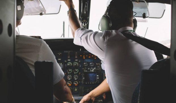 De ce zboară avioanele private mai sus decât cele comerciale: secretele zborului la altitudine
