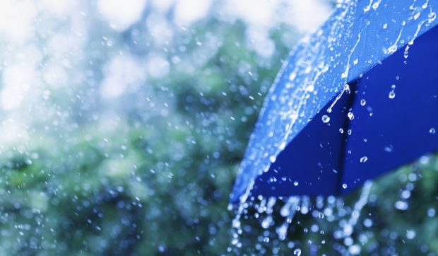 Cod portocaliu și cod galben de ploi torențiale și vijelii. La munte va ninge. Harta județelor vizate de avertizările meteo ANM