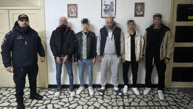Un iranian a fost arestat când intra în România, la Giurgiu, cu patru bărbați în mașină