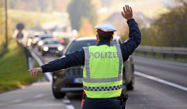 Un șofer a încălcat Codul Rutier de șase ori, în doar câteva minute, pe o autostradă din Austria. Valoarea amenzilor primite