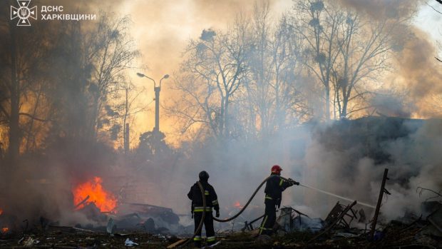 Rusia bombardează orașele ucrainene de două zile, țintind infrastructura energetică. Polonia a ridicat avioanele de război