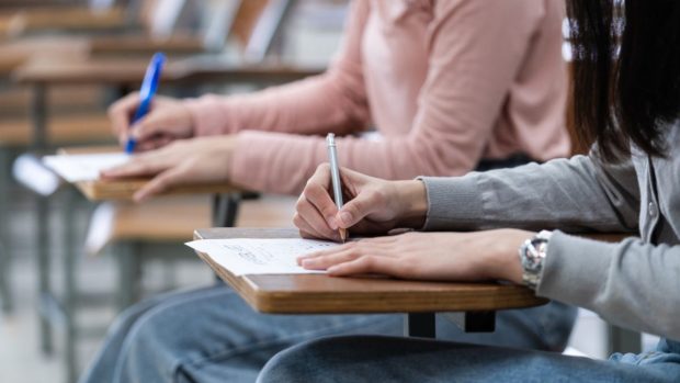 Când are loc testarea PISA 2025 în România. Materiile la care peste 10.000 de elevi vor fi evaluați pentru prima dată