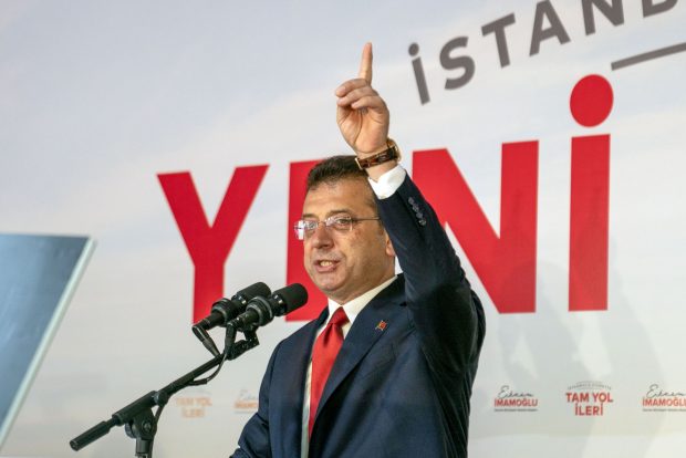 Primarul Istanbulului, principalul rival al lui Erdogan, a fost reținut. Autoritățile au blocat mai multe platforme sociale de teama unei revolte