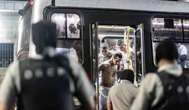 SUA trimit primul „transport” de deținuți către El Salvador. Suma infimă pe care o vor plăti pentru aceștia