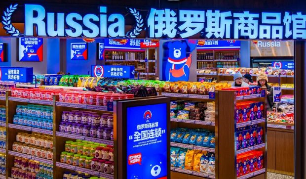 Produsele „made in Rusia” sunt noua modă în China: „Nu am văzut niciodată aceste bomboane. Ambalajul este fals”