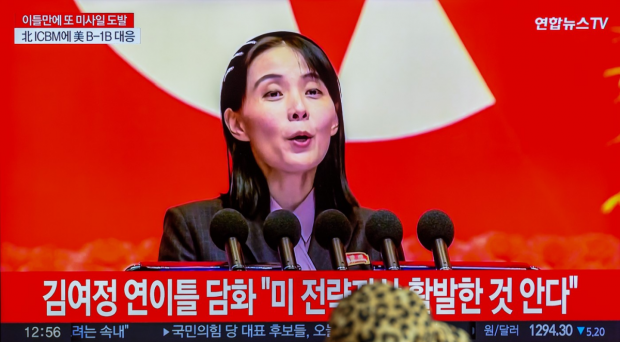 Sora lui Kim Jong-un amenință cu represalii din cauza sosirii unui portavion american în zonă