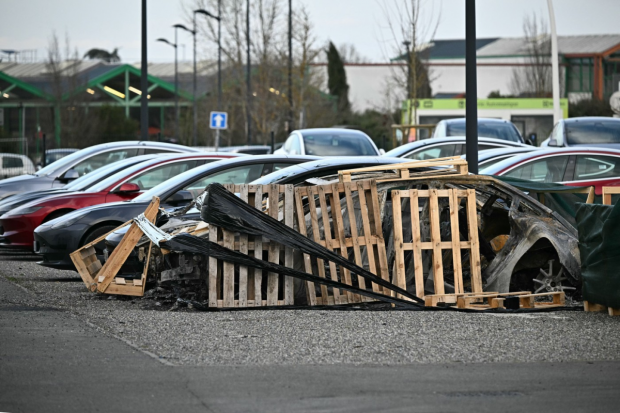 Mașini Tesla, incendiate la o reprezentanță de lângă Toulouse