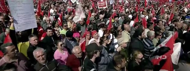 Sute de mii de oameni protestează la Istanbul, la apelul unui partid de opoziție: „Am doar o viață, sunt pregătită să o sacrific”