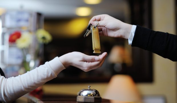 O femeie din Germania a fugit fără să plătească din peste 100 de hoteluri în ultimii 15 ani. Cum a fost prinsă