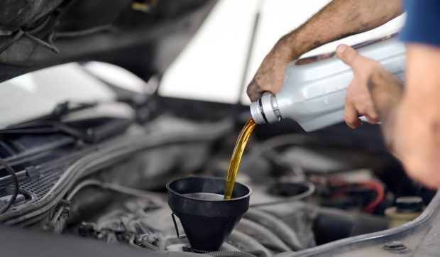 Revizia auto de primăvară în 2025: Cât costă schimbul de ulei și filtrele la mașină