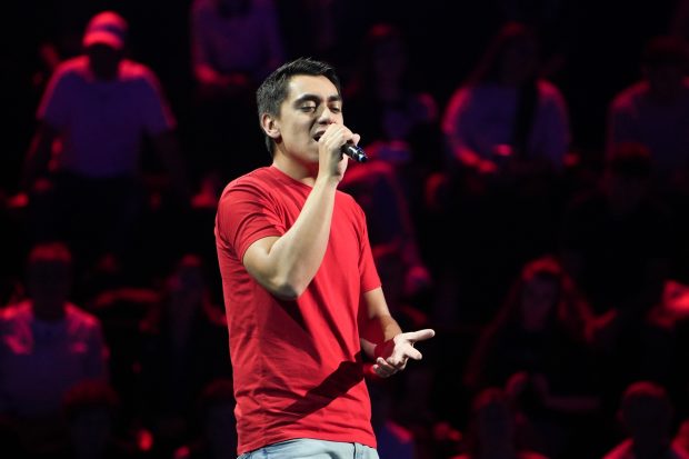 Cine este Robert Olaru de la X Factor 2025. Ziua forează puțuri și noaptea studiază. „Tata îmi spunea să mă las de muzică”