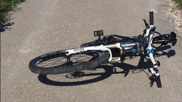 Un român cu Mercedes care a lovit un biciclist a fost condamnat pentru că a dus victima la spital, în Elveția
