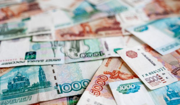 Rubla, creștere de 17% din ianuarie, în ciuda sancțiunilor internaționale