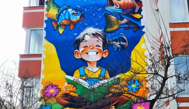 Pictură murală uriașă în Galați, pe un bloc din strada Egalității. Cu ce scop a fost realizată și ce mesaj transmite