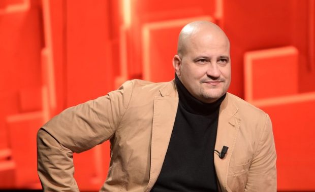 Șerban Huidu și Cătălin Dezbrăcatu revin la TV. Când și unde pot fi văzuți „cârcotașii”
