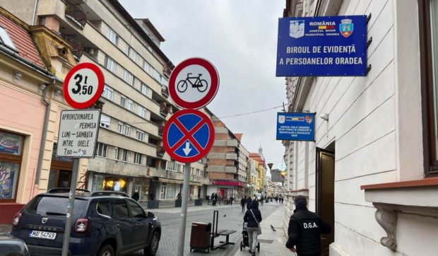 Fostul șef al Serviciului Înmatriculări Bihor anchetat de DNA Oradea pentru luare de mită: „Primeau între 40 și 60 de lei per dosar”