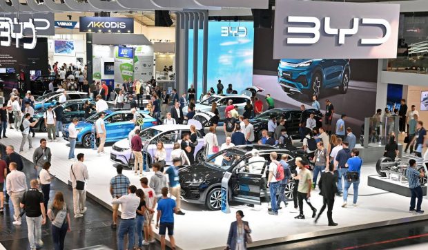 Dacia nu se prezintă la cel mai mare salon auto din Europa, dar va fi un număr record de mărci din China