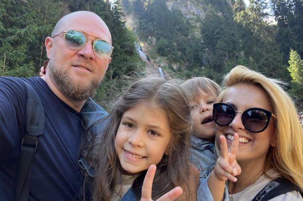 Simona Gherghe a plecat în vacanță fără soț și copii. Ce i-a zis Vlad, băiețelul ei, când l-a anunțat: „A fost și cu plâns la plecare, nu i-am mințit”
