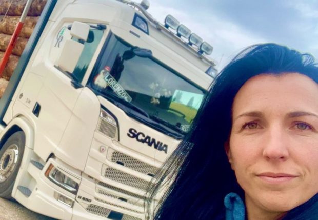 Șoferiță de TIR, eroină pe autostradă, când a văzut că spre ea vine pe contrasens o mașină: „Am acționat din instinct”