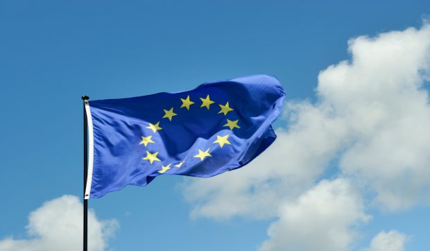 Orașul european care este la un pas de dezastru: oameni împușcați pe străzi și o datorie de 14 miliarde de euro