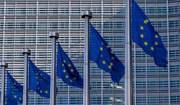 Economia UE dă semne de revenire: industria crește, serviciile ating un nou record istoric