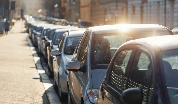 Orașul din România unde șoferii care nu au loc de parcare vor plăti o nouă taxă auto