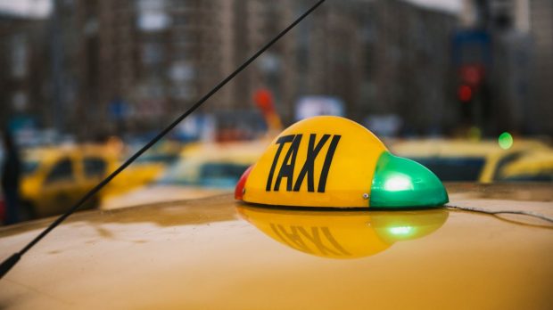 Un șofer a fost înjunghiat de un taximetrist pentru că a stat prea mult să alimenteze și să plătească la o stație GPL