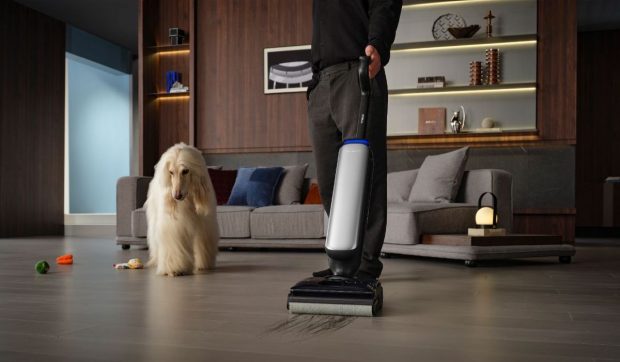 Un nou brand de aspiratoare verticale intră pe piața din România: Tineco va rivaliza cu Dyson pe unele segmente