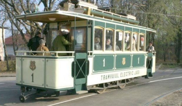 Tramvaiul-cafenea din Iași și Tramvaiul de epocă pot fi acum închiriate. Cât costă o plimbare de o oră