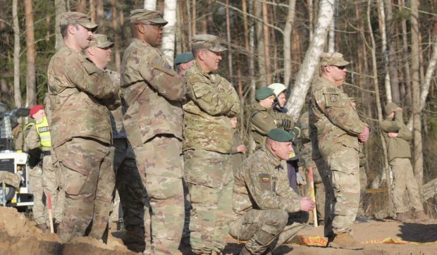 Trei soldați americani dispăruți în Lituania, găsiți morți într-un tanc scufundat într-o mlaștină