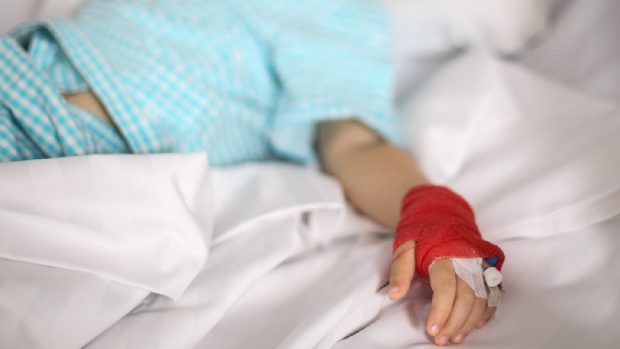 Un copil de cinci ani din Uricani, Hunedoara, a murit din cauza meningitei meningococice. Anunțul DSP